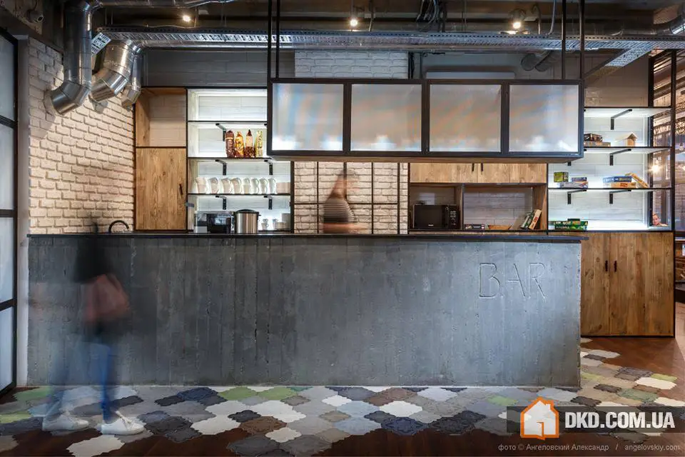 FRAT Social Club
Автори: Катерина Кузьменко, Елізавета Гундич, Ольга Волік, Дмитрій Найбіч
Над інтер'єром FRAT Social Club, який розташований на вулиці Щорса у Києві, працювали архітектори студії Circle Line. Інтерактивний простір складається з 6 тематичних залів: лекційного на 100 осіб, покерного, комп'ютерного з Play Station, двох ігрових кімнат та бібліотеки. - Gallery image 0