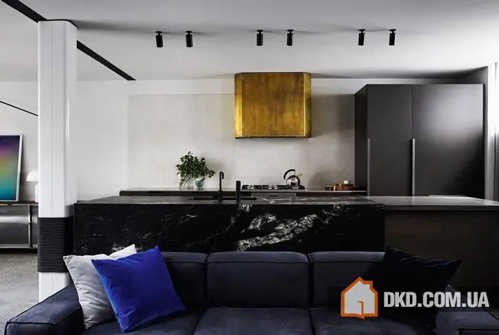 Сучасний дім у темних тонан у Австралії - Gallery image 0