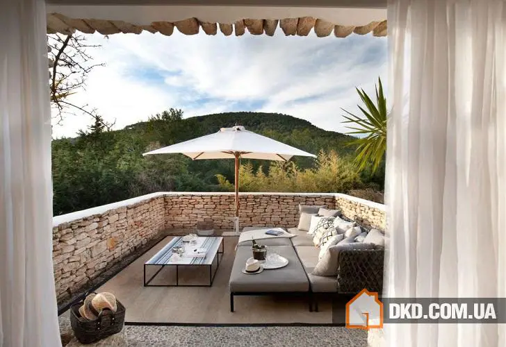 Середньоморський стиль та традиції в інтер'єрі будинку на Ібіці - Gallery image 12