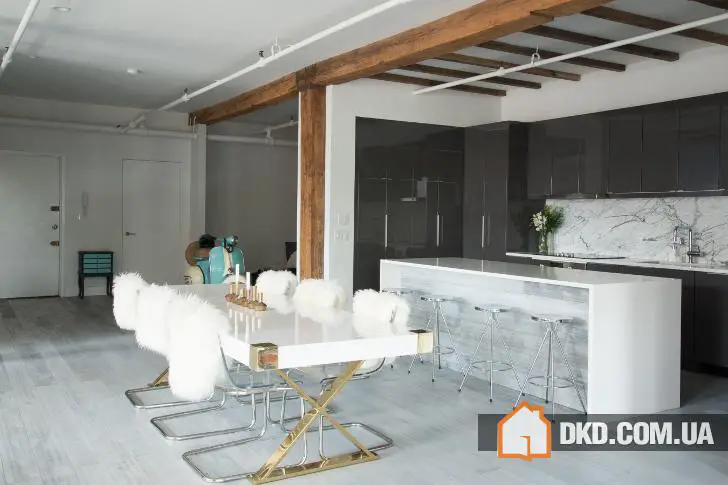 Світлий лофт з мотороллерами в Брукліні - Gallery image 4