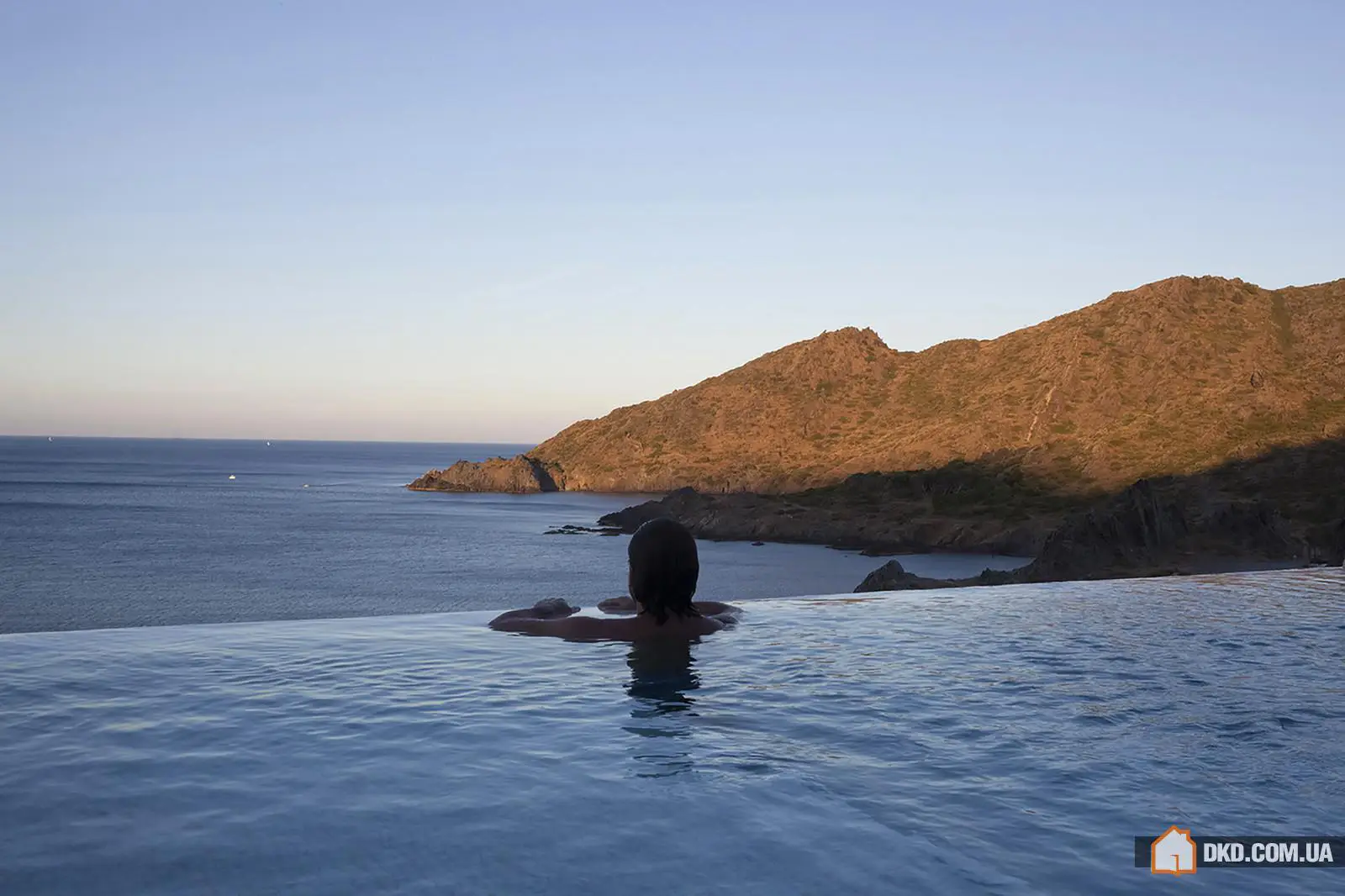 Елегантна геометрія будинку з видом на Середземне море - Gallery image 0