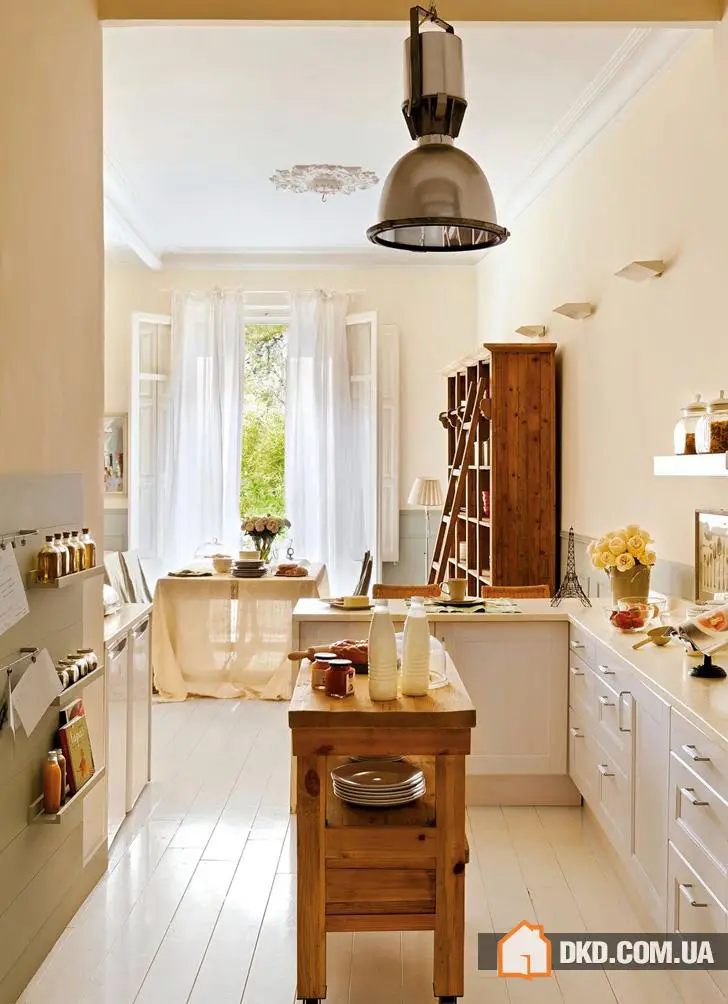 Жіночий інтер'єр з високими стельми - Gallery image 5