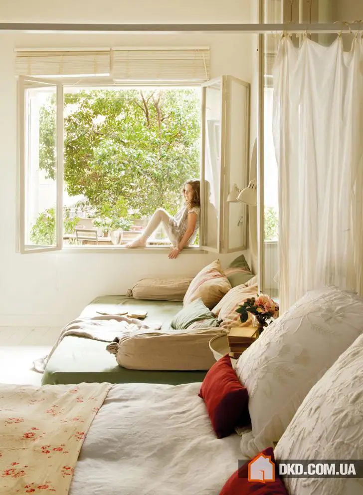 Жіночий інтер'єр з високими стельми - Gallery image 11