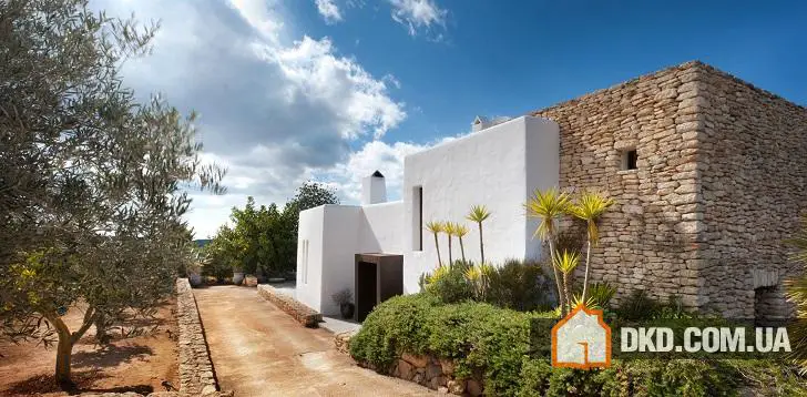 Середньоморський стиль та традиції в інтер'єрі будинку на Ібіці - Gallery image 30