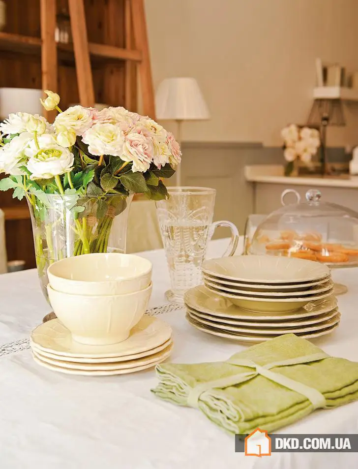 Жіночий інтер'єр з високими стельми - Gallery image 7