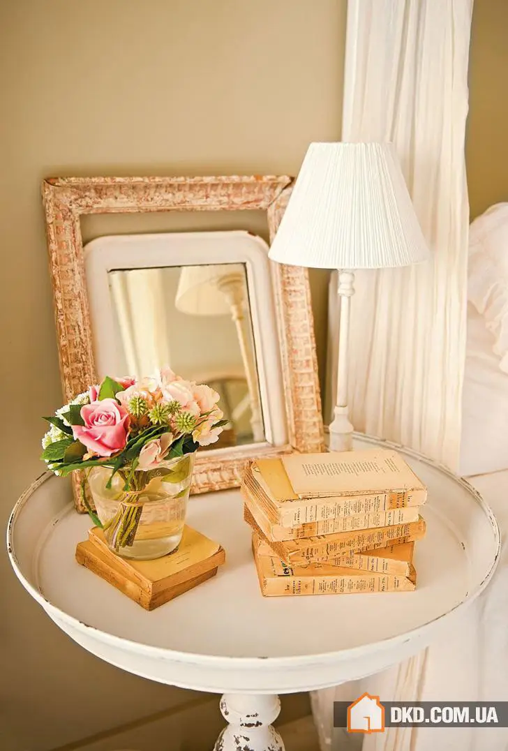 Жіночий інтер'єр з високими стельми - Gallery image 9