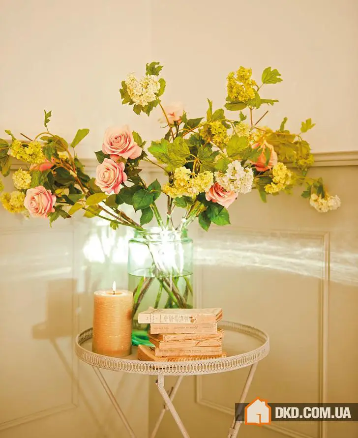 Жіночий інтер'єр з високими стельми - Gallery image 4