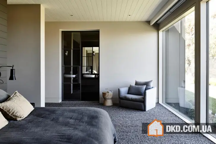 Design moderne dans les tons foncés en Australie - Gallery image 6